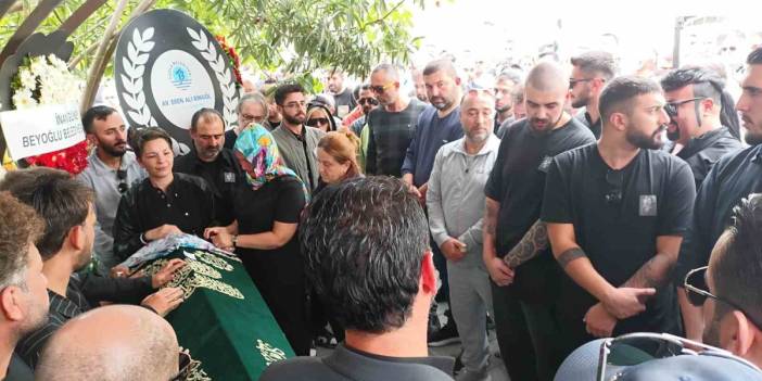 Güllü son yolculuğuna uğurlanıyor