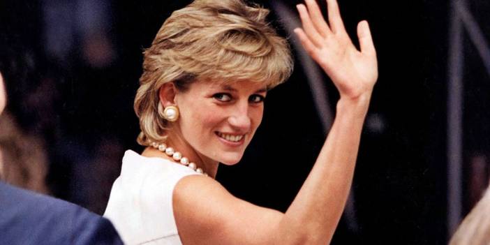 Prenses Diana'nın 100 yıl sonra açılması planlanan kapsülünü açtılar!