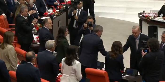 Tokalaşma krizi resepsiyonda son buldu: Erdoğan DEM Parti masasına uğradı, Hatimoğulları'na 'kusura bakma' dedi