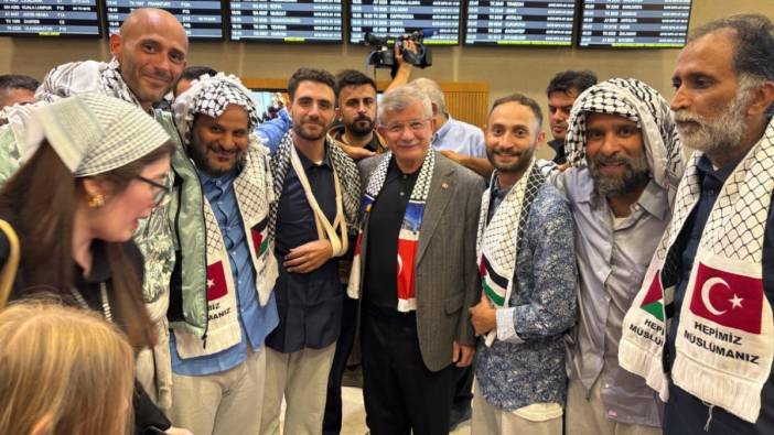 Davutoğlu Sumud Filosu aktivistlerini karşıladı: Adalet ve vicdan adına sefere çıkanlara sahip çıkacağız