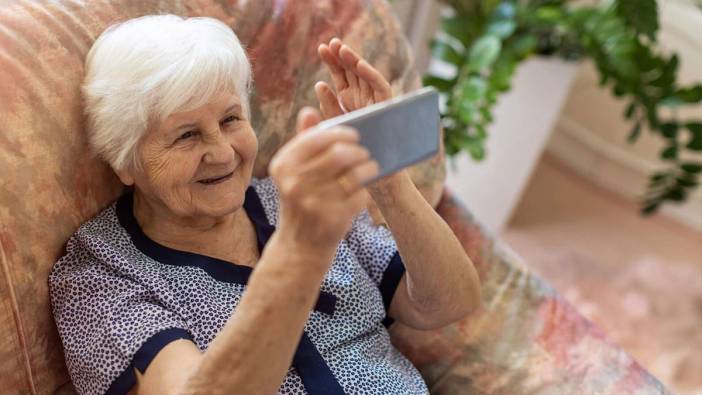 Yaşlılar bu görsellere neden inanıyor? Yapay zekanın gizli manipülasyonu