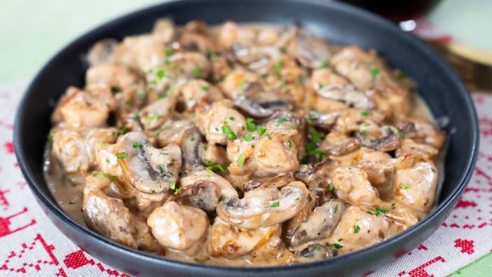 Restoran menülerini aratmayan lezzet: Davet sofralarınızın yıldızı olacak kremalı kestaneli tavuk!