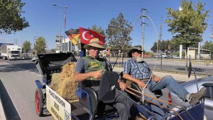 Almanya'dan at arabasıyla yola çıktılar, İnegöl'e vardılar! Amaçları Kudüs'e ulaşmak: Barış için yol katediyorlar