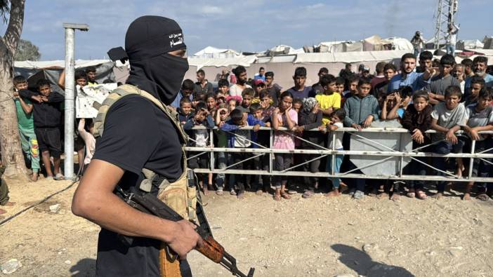 Son dakika... Filistinli esirleri taşıyan ilk otobüs Gazze'de