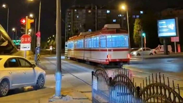 Konya'nın unutulan tramvayları geri döndü! Barış Caddesi'nde hizmet verecekler