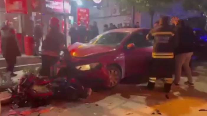 Şerit ihlali zincirleme kazaya neden oldu! 7 araç birbirine girdi, o anlar kamerada