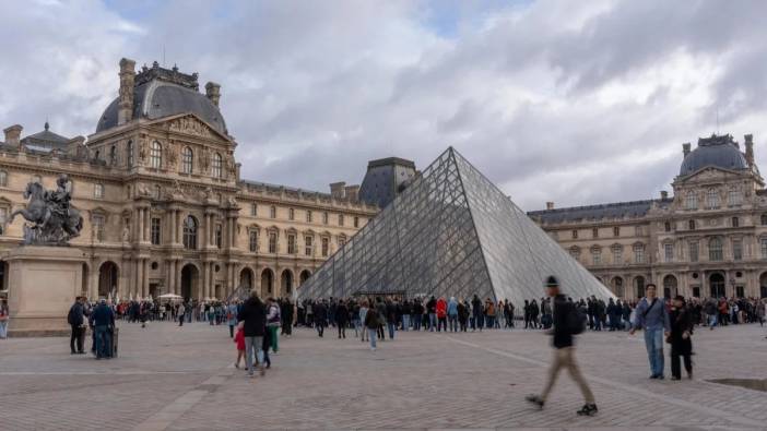 Paris Savcılığı: Louvre soygunu profesyonellerin işi değil