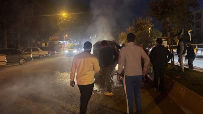 Adıyaman'da korkutan yangın: Seyir halindeki otomobil alevlere teslim oldu