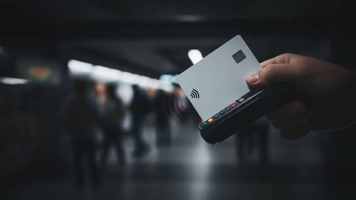 Kalabalıkta cüzdanınızdaki kartın bilgilerini böyle çalıyorlar!