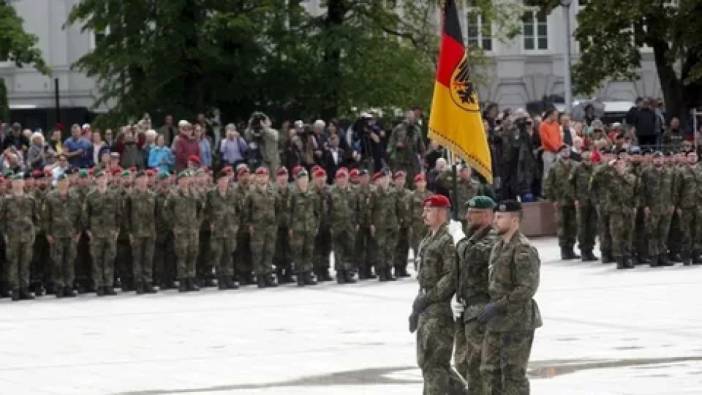 Almanya, asker sayısını artıracak yeni askerlik modelinde uzlaştı