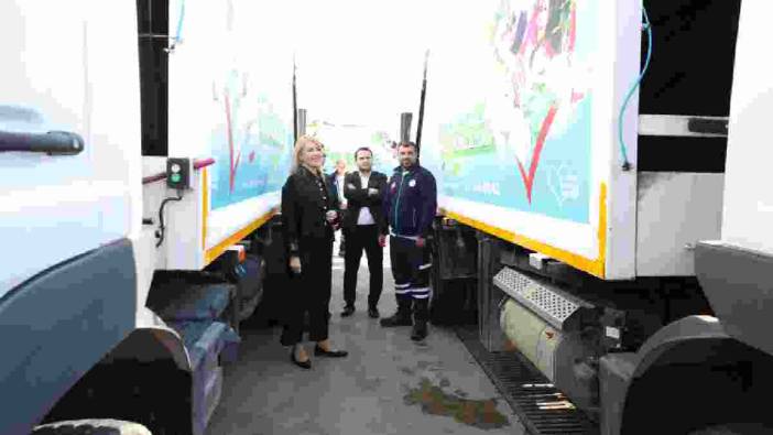 Merkezefendi’de çöp arabalarından temiz kokular yayılıyor