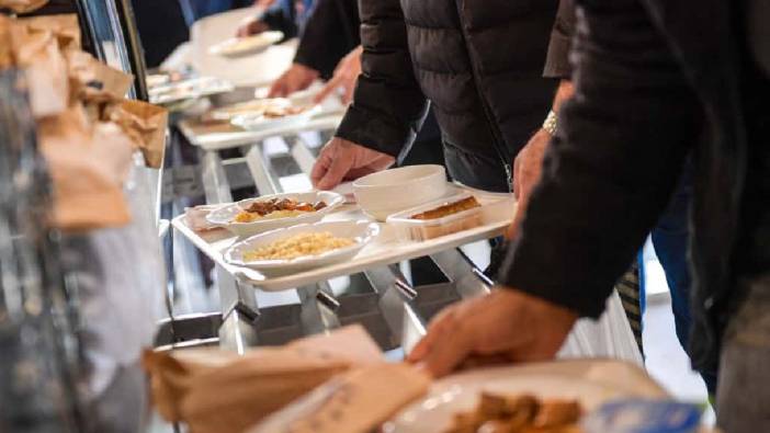 Toplu yemek hizmetinde "maliyet odaklılık" krizi! Ucuza kaçıldıkça tehlike artıyor: Zehirlenme vakaları alarm veriyor