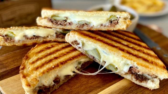 Hem aperatif hem yemek tadında: Evde kavurmalı tost tarifi