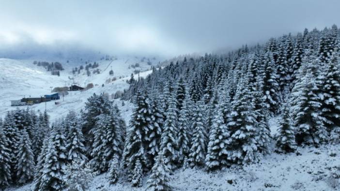 Müjde! Uludağ nihayet beyazlara büründü: Kar kalınlığı 10 santimetreye yaklaştı!