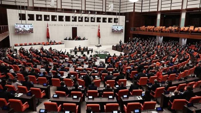 Komisyonda kabul edilen teklife tepki yağıyor: Üst düzey devlet görevlilerine 30 bin TL seyyanen zam