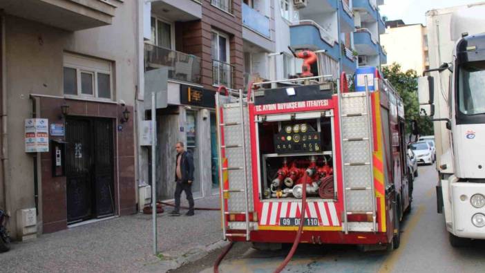 Klimanın patlama sesini duyunca uyandı! Alev alev yanan klimayı görünce şaşkına döndü: Yangın evi sardı