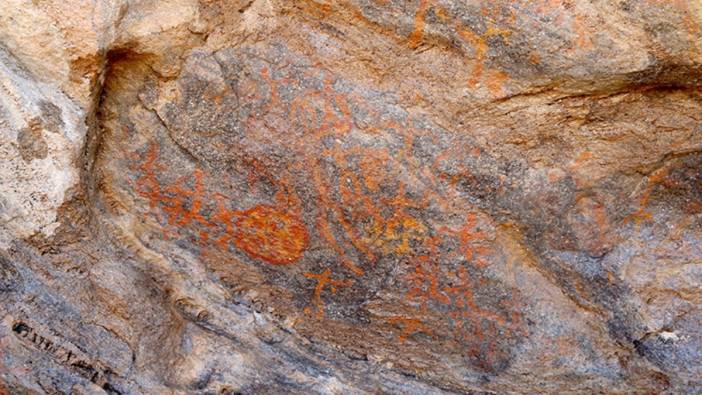 Tarihi yeniden yazacak keşif! Binlerce yıllık hazine bulundu: Dağda yürürken birden keşfetti