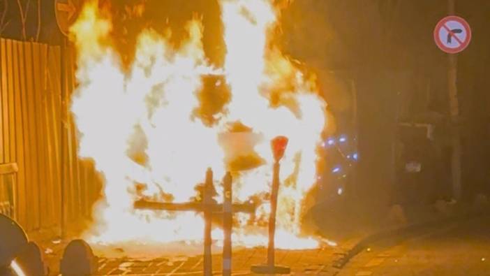 İstanbul'da park halindeki bir anda alev almaya başladı! O anlar kameralara yansıdı