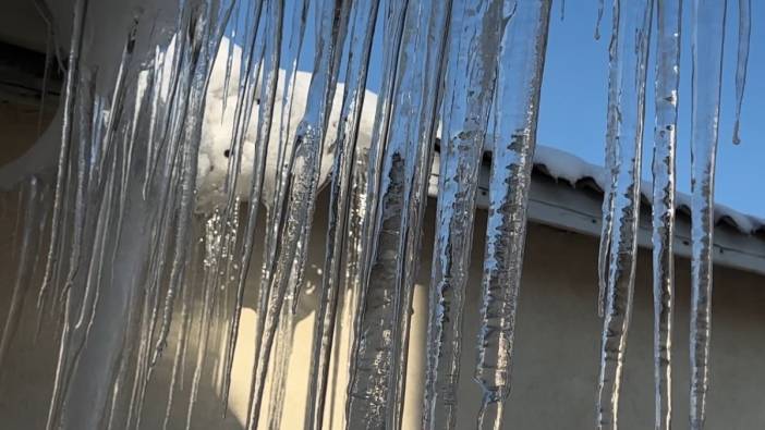 Sibirya değil, görüntüler Hakkari'den! Buz sarkıtları 2 metreye ulaştı