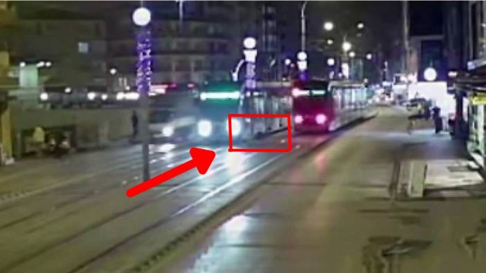 İzmit’te tramvay dehşeti! Yolun karşısına geçmek isteyen yaşlı kadın altında kaldı