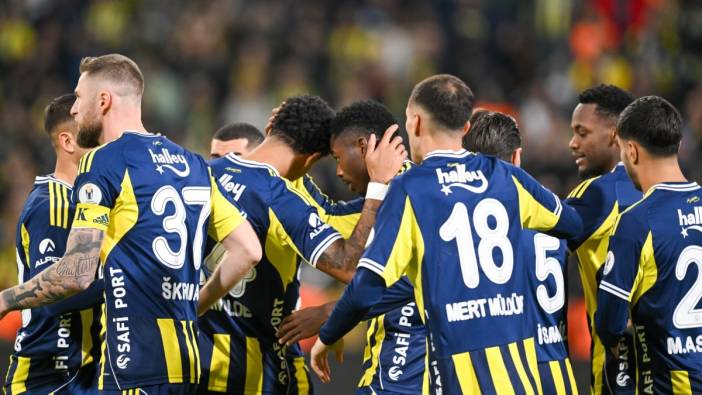 Kanarya final biletini aldı: Fenerbahçe, Samsunspor'u 2-0 yenerek Süper Kupa finalinde Galatasaray'ın rakibi oldu