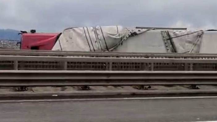 Kuzey Marmara Otoyolu’nda fırtına dehşeti! Dev tırlar kağıt gibi devrilmişti: Devrilme anı kameralara böyle yansıdı