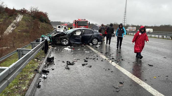 İstanbul-İzmir Otoyolu'nda 12 araç birbirine girdi: 1 ölü
