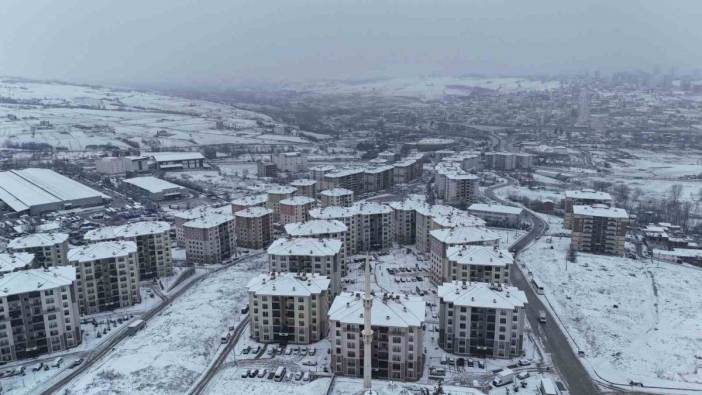 Balkanlar kapıyı sert çaldı, Samsun 'beyaz gelinliğini' giydi: Yarım metreyi aşan karda hayat durdu