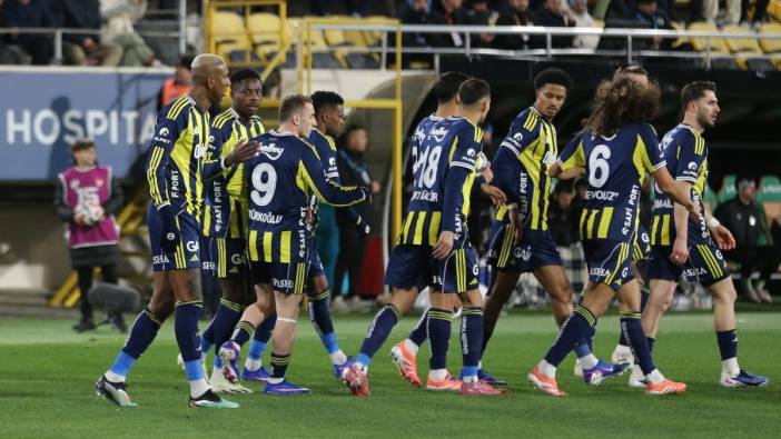 Kanarya'dan seriye devam: Süper Lig'in tek namağlup takımı Fenerbahçe, Alanyaspor'u 3-2 yendi