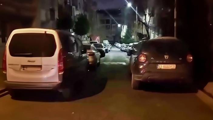 Medeniyetten nasibini almamış sürücüler sokağı kapattı!