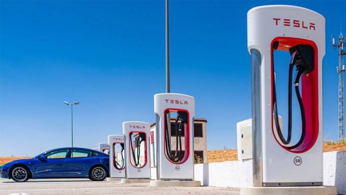 Tesla Türkiye’de ağını genişletiyor: Kocaeli Supercharger istasyonu hizmete girdi!