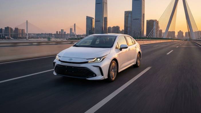 Yakıt cimrisi Corolla'nın yeni yüzü göründü! Toyota'nın yeni sedan kralı sahnede