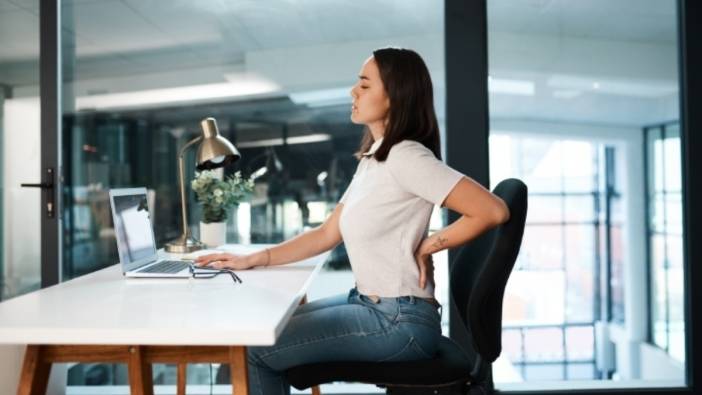 Oturma şeklinizin bir anlamı var! Beyin sağlığınız hakkında bilgi veriyor: Bu şekilde oturmak demansa yol açıyor