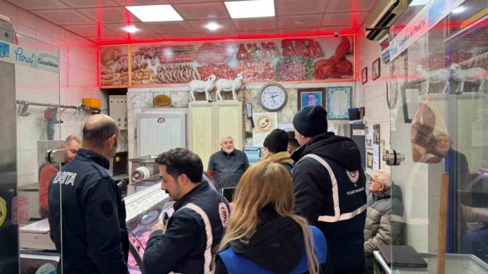 Ramazan fırsatçılığı bu kasaptan sökmüyor! Bütün kasaplar fiyat artırırken o 'Aşırı buldum' deyip kafa tuttu