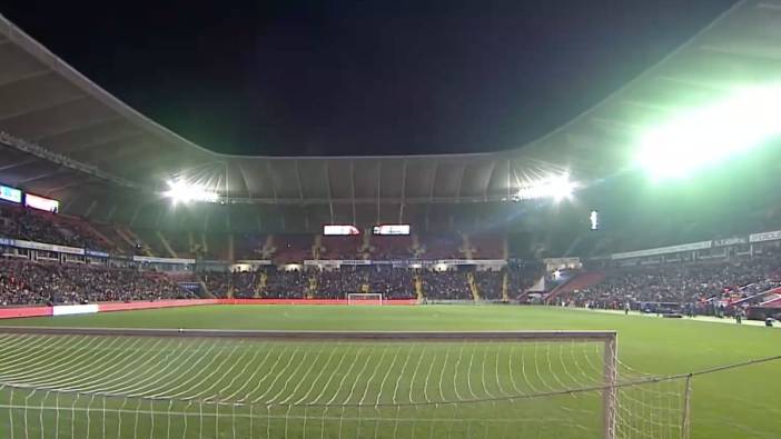 Stadyumda ışık krizi: Gaziantep FK - Fenerbahçe maçı tam 1 saat geç başladı