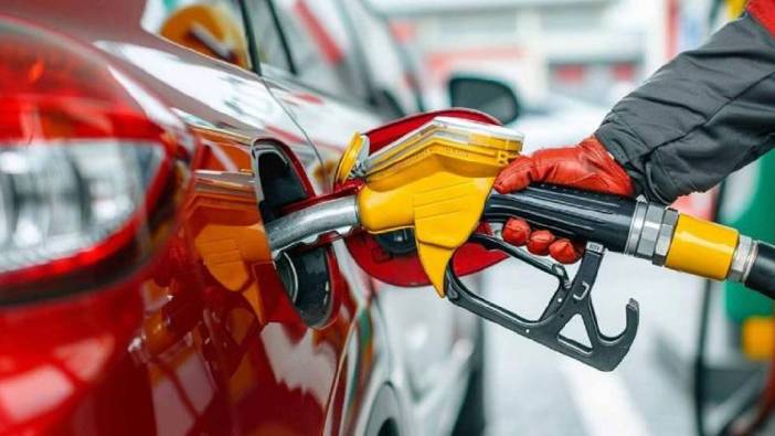 Akaryakıtta indirim sevinci sadece 24 saat sürdü: Yarın gece yeni zam geliyor