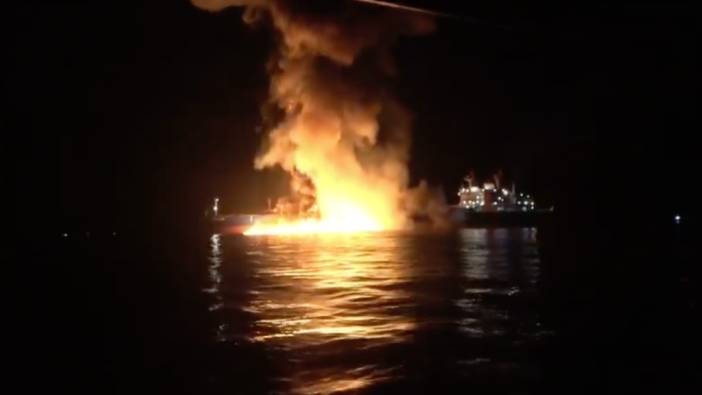 ABD gemisi böyle vuruldu: İran'dan Hürmüz'de gövde gösterisi