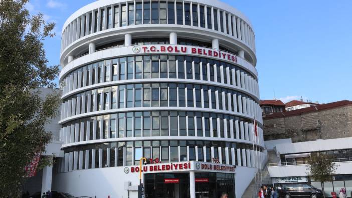 Bolu Belediyesi'ne operasyon: Ekipler binada arama yapıyor