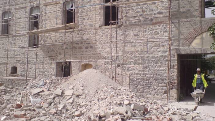 Başkan Tugay, Meslek Fabrikası’nın 19 yıl önceki görüntülerini paylaştı: “Neredeydiniz o yıllarda?”