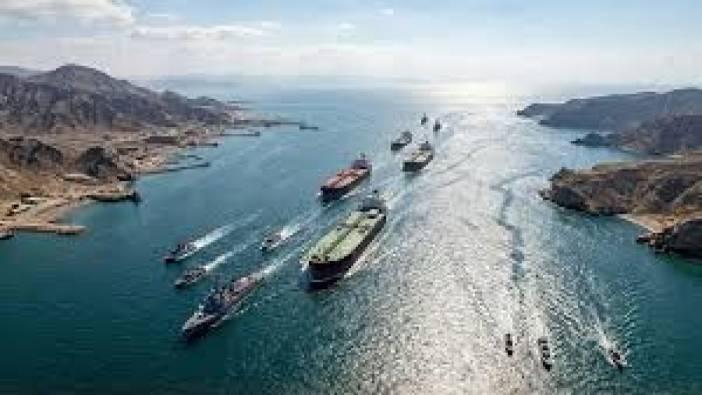 Financial Times: İran bağlantılı tankerler ABD’nin Hürmüz ablukasını aştı