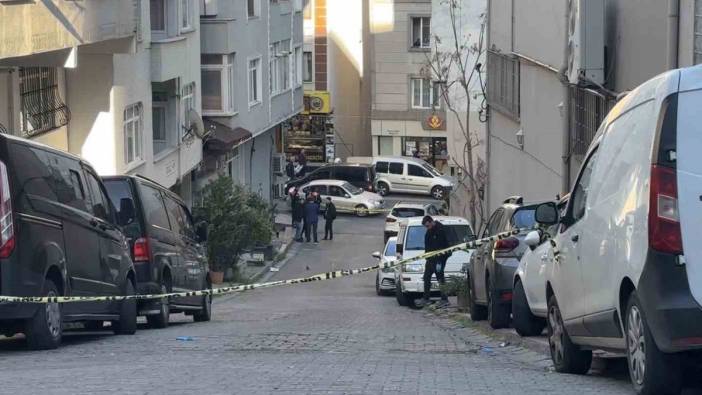 Kağıthane'de polisin açtığı uyarı ateşi kaldırımdaki berbere geldi! Hayati tehlikesi sürüyor