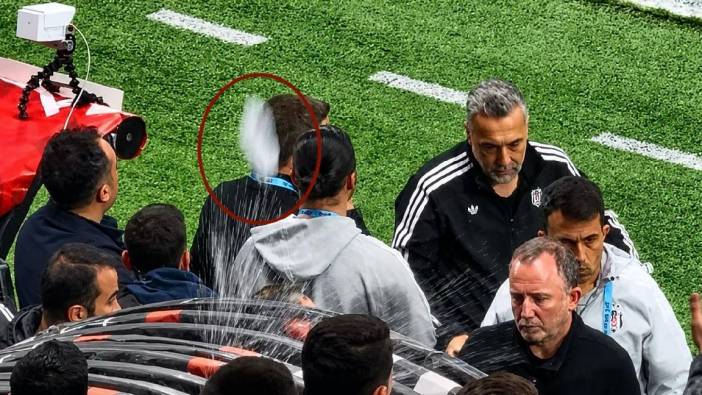 Sergen Yalçın’a tribünlerden büyük tepki: Su şişesi fırlattılar