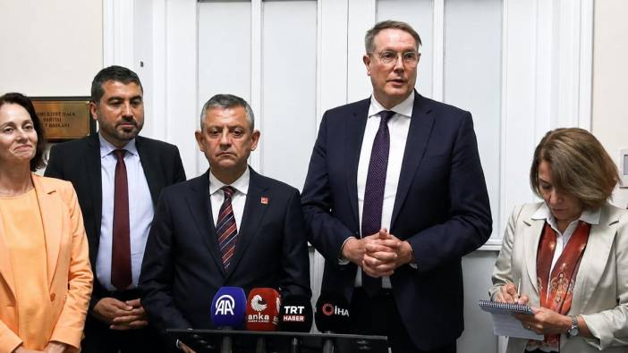 SPD’den Özgür Özel’e dayanışma ziyareti: Buraya gelmeden endişeliydik endişemiz daha da arttı