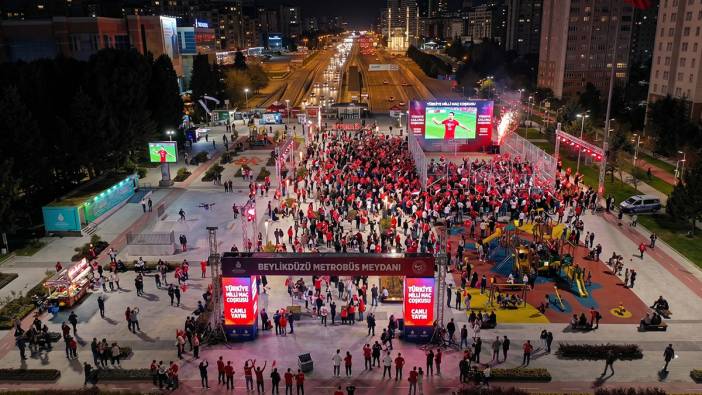 İBB, milli maç coşkusunu dev ekranlarla İstanbul meydanlarına taşıyor