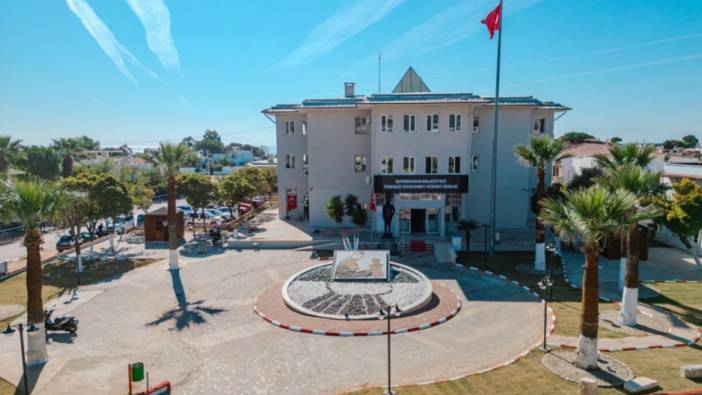 Seferihisar Belediyesi'ne operasyon