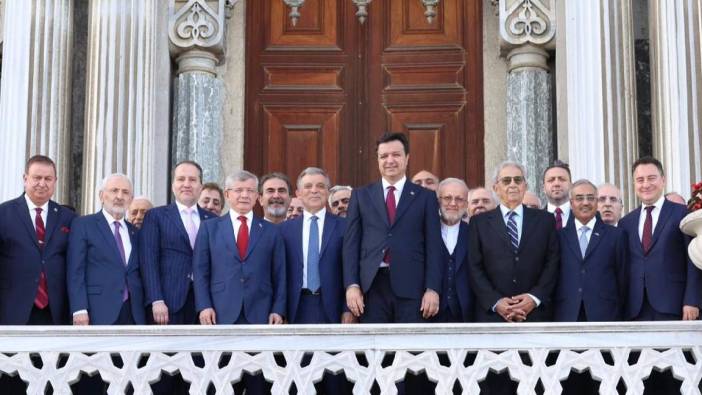 Liderlerden dikkat çeken D-8 karesi: Gül, Davutoğlu, Babacan, Arıkan ve Erbakan aynı fotoğrafta