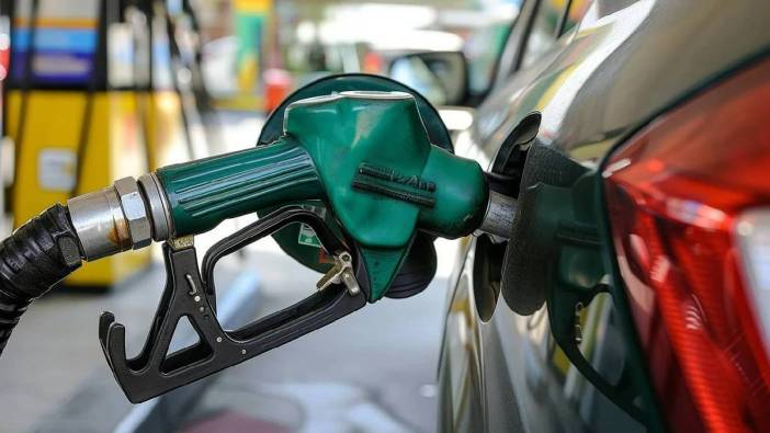 Piyasalarda bayram havası: Benzine son ayların en büyük indirimi
