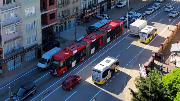 Türkiye'nin üçüncü metrobüs hattında test sürüşleri başladı: 6 otobüsün yükünü tek başına sırtlayacak