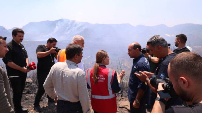 Antalya Büyükşehir İtfaiyesi Alanya yangınına destek veriyor