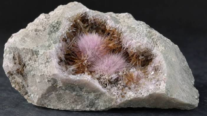 Altından daha değerli olduğu belirtilen yeni mineral keşfedildi